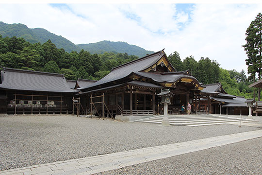 弥彦神社